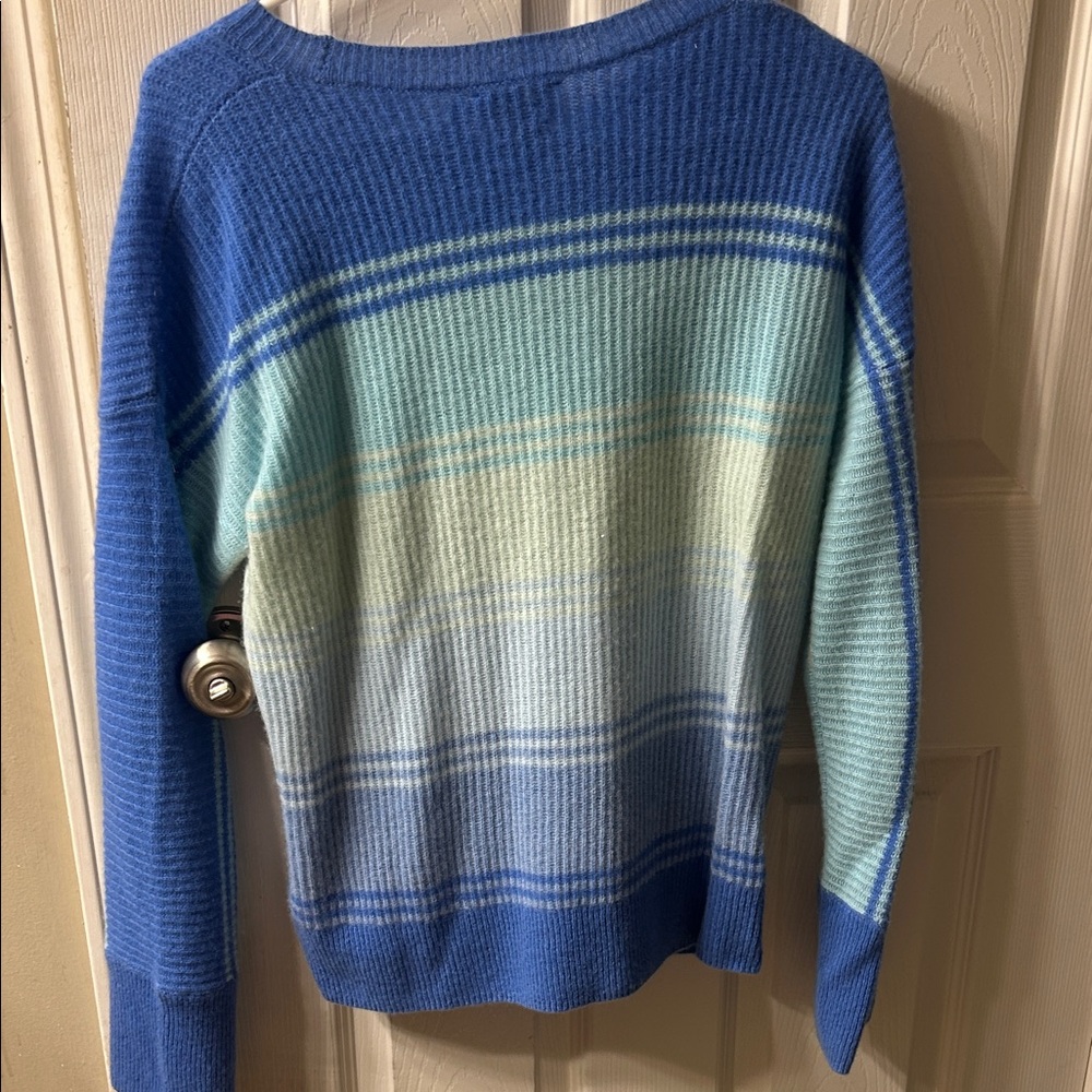 Vineyard Vines Blue and Green Gradient Sweater - Picture 3 of 3